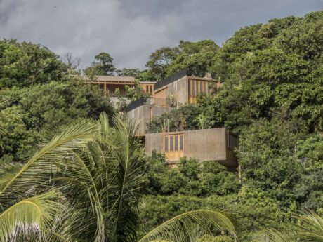 La Extraviada: A Mazunte vacation home by EM Estudio, celebrating harmony with nature through architectural ingenuity and coastal elegance.