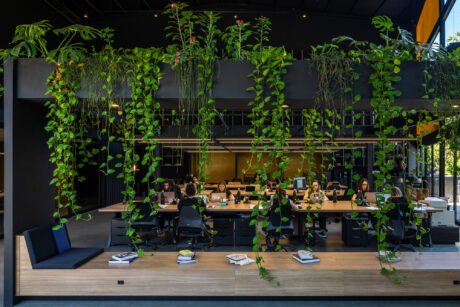 Agência 35 showcases future workspaces post-pandemic, seamlessly blending architecture and nature to prioritize collaboration and flexibility for modern workers.