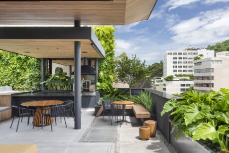 EF House by Studio RO+CA harmonizes modern design with nature, creating a tranquil, integrated living experience.