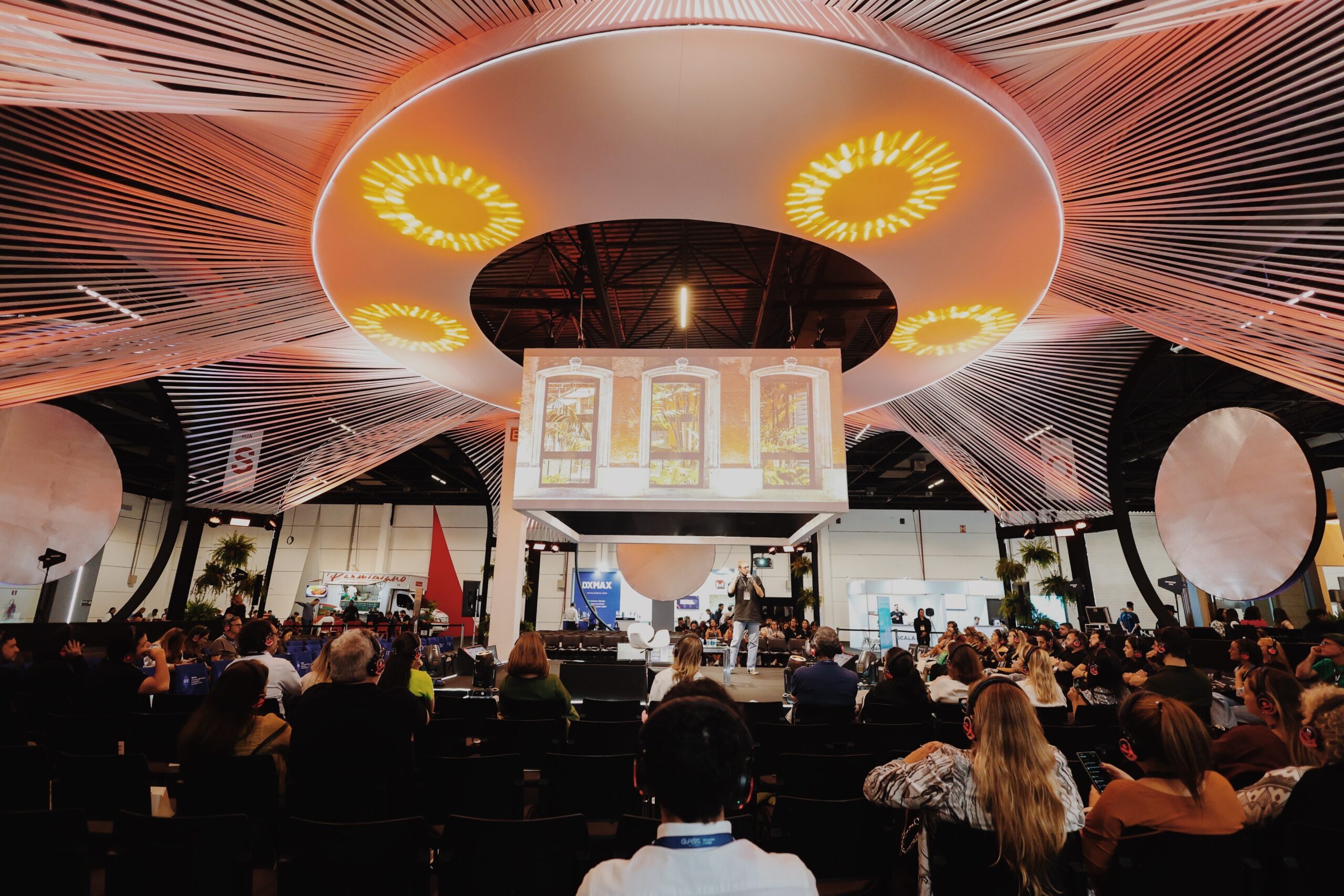 Explore innovative glass technologies in architecture at Glass South America, blending global inspiration with local relevance.