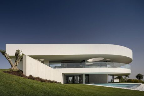 Casa Voluta by Mário Martins showcases innovative architecture, blending fluid geometry with functional, captivating spaces.