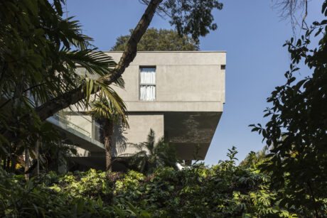 Casa PLR by André Becker harmonizes privacy, openness, and nature, creating a serene architectural retreat.